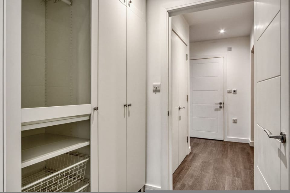 House | 3 bedrooms, desk