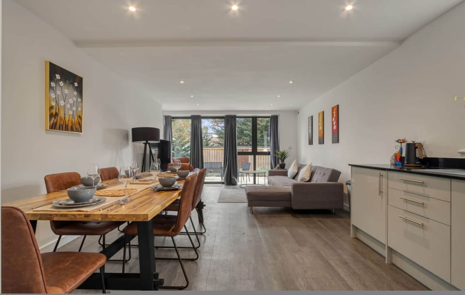 House | 3 bedrooms, desk