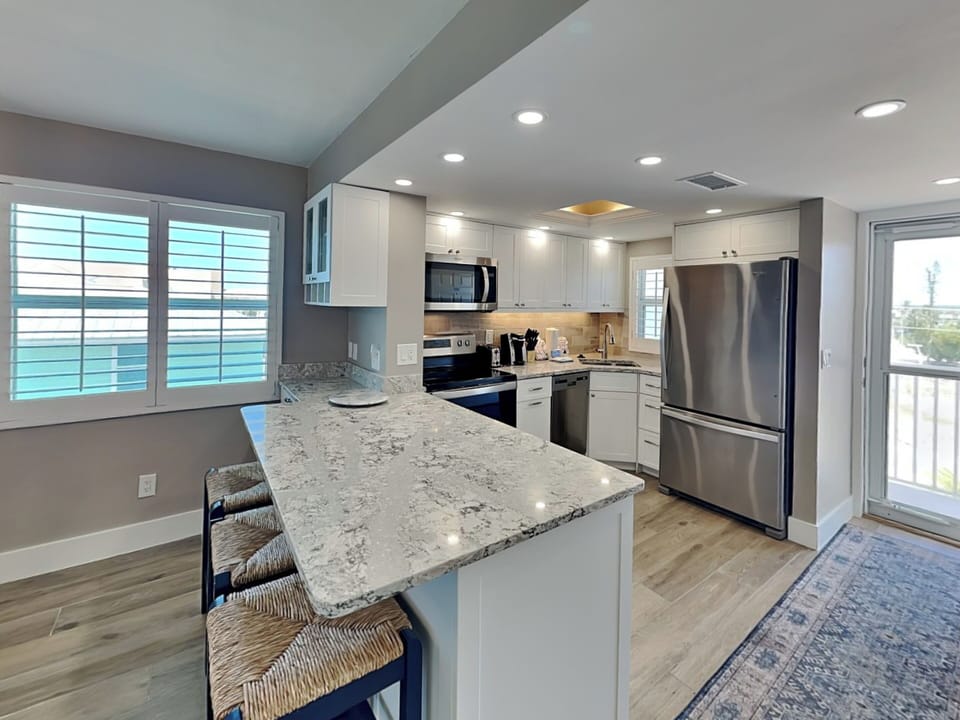 Breakfast Bar - Seating for 3