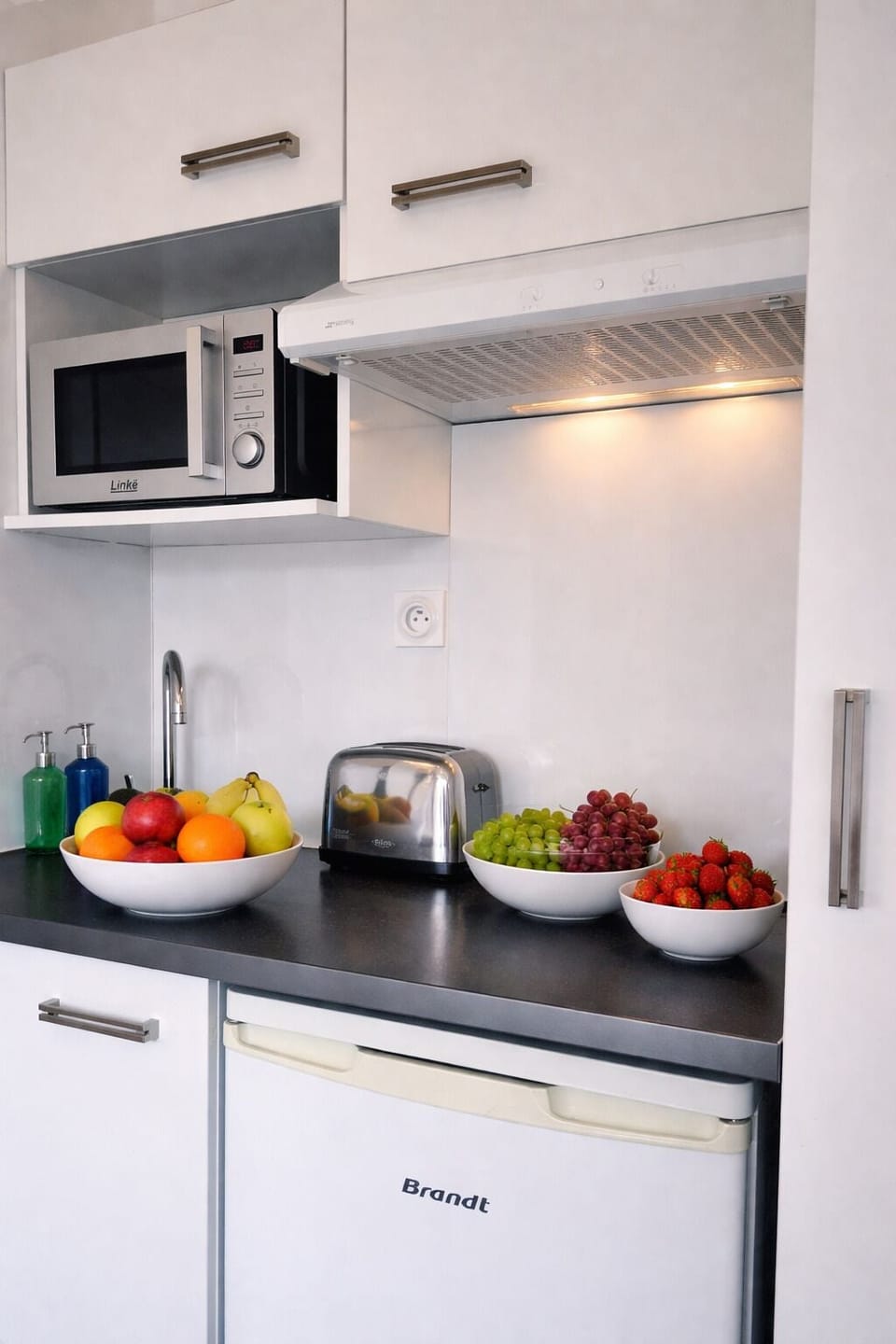 Family Triple Room, City View | Private kitchen