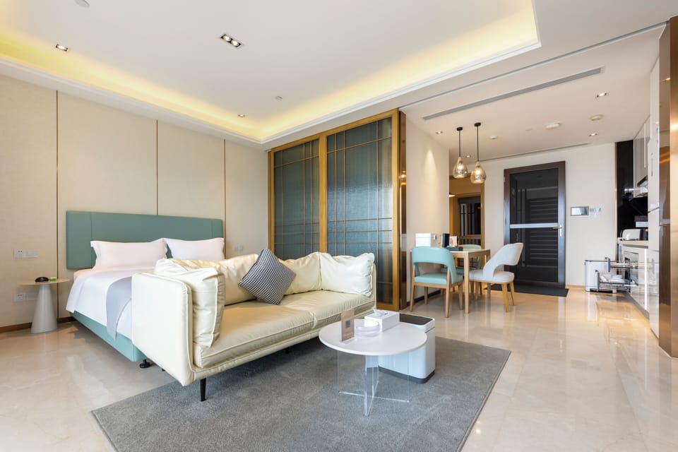 Romantic Room | Iron/ironing board, WiFi (free), bed sheets