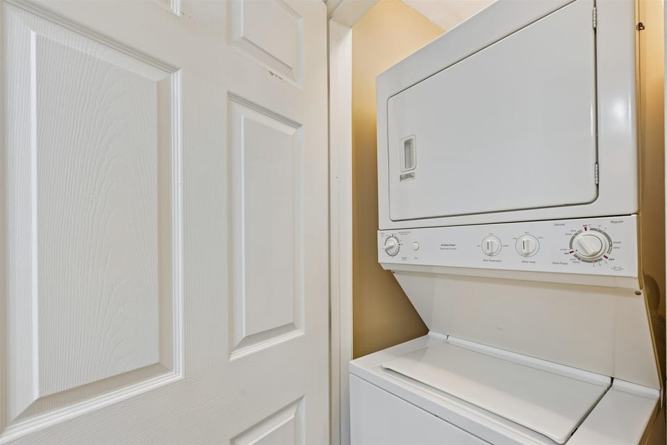Stackable washer/dryer