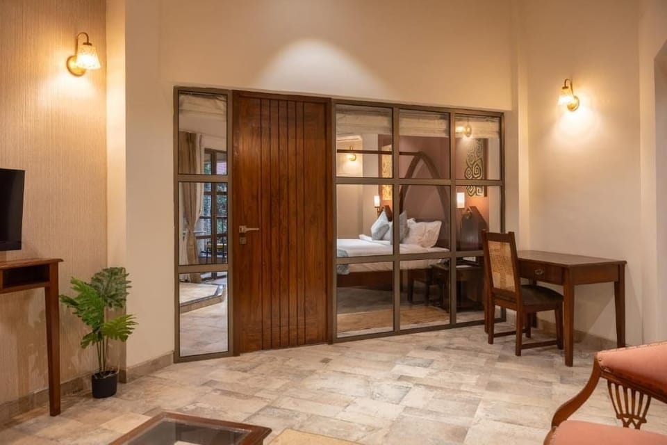 Sapphire One Bedroom Suite with Bathtub | Down comforters, minibar, in-room safe, blackout drapes
