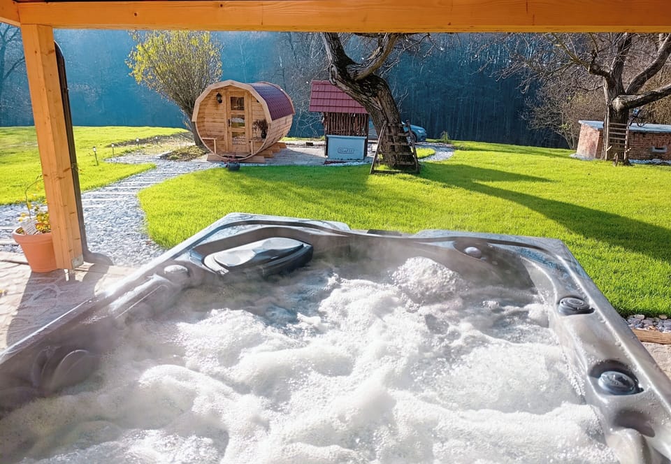 Outdoor spa tub
