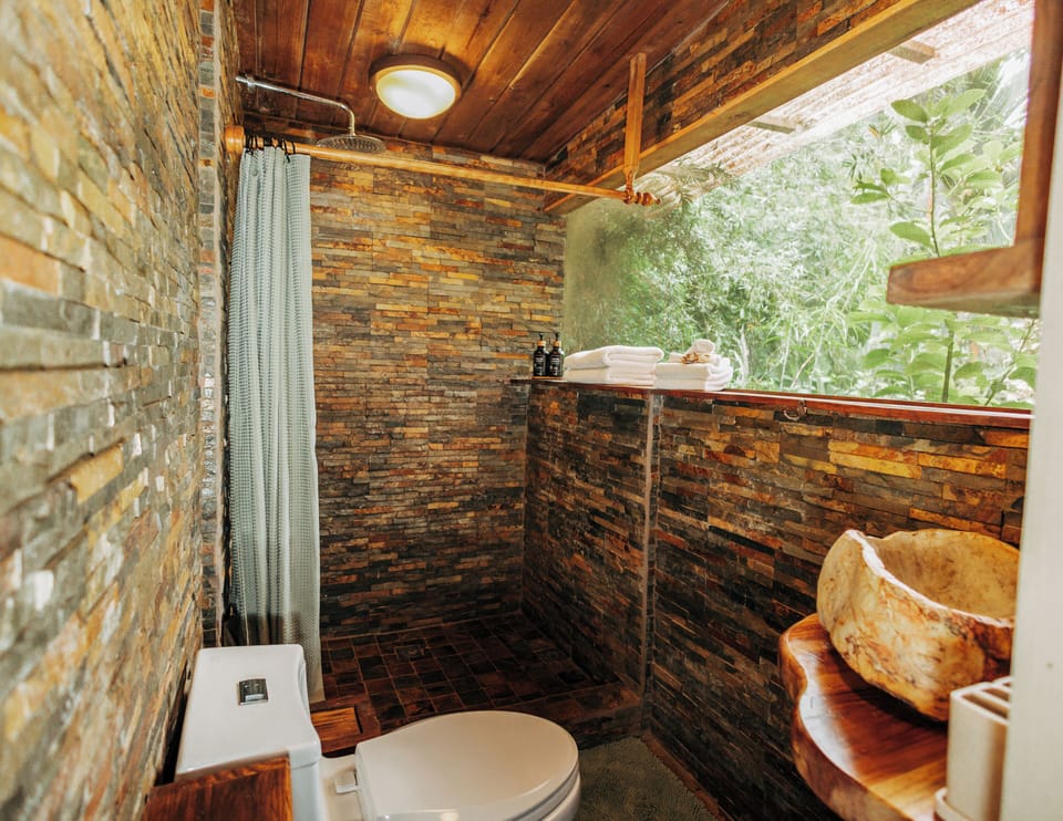 Jungle Cabin | Bathroom | Shower, free toiletries, towels