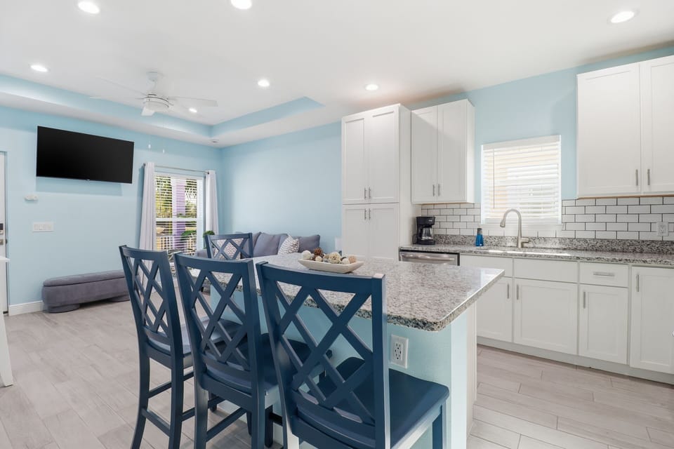Indoors, Kitchen, Home Decor, Screen, Appliance