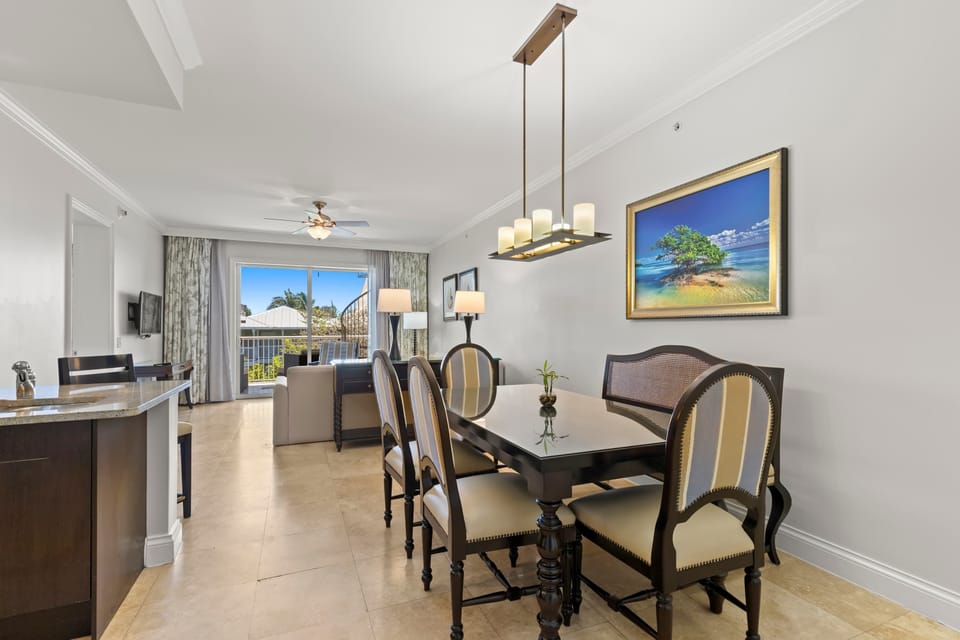 Dining area with seating for 6