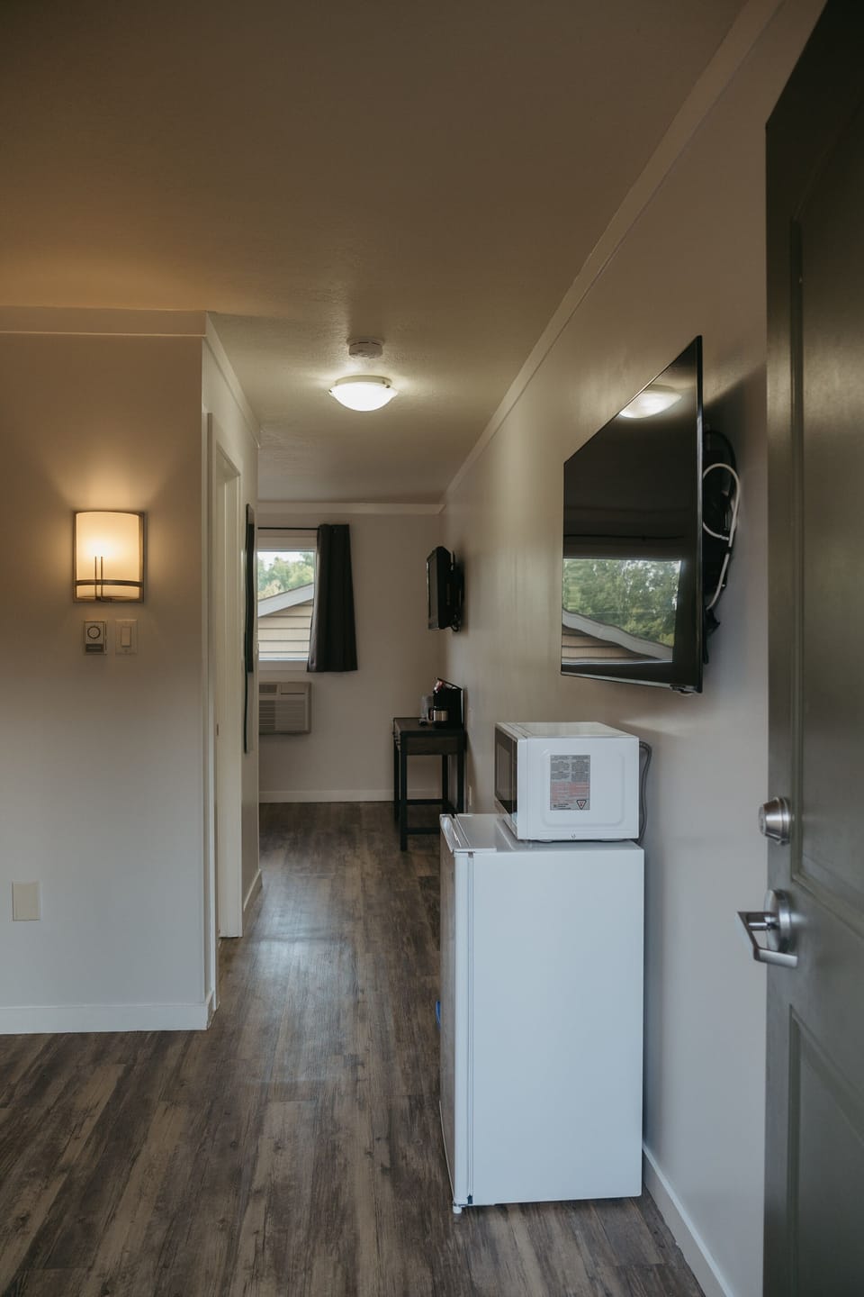 Double Room | Laptop workspace, blackout drapes, iron/ironing board, WiFi (free)