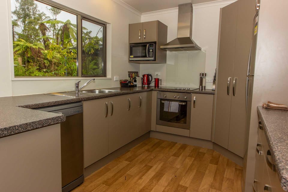 Three Bedroom House | Private kitchen | Full-size fridge, microwave, oven, stovetop