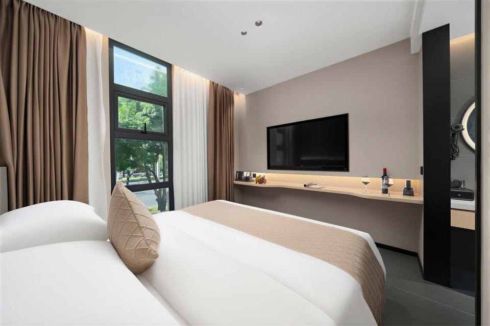 Business Double Room, City View | View from room