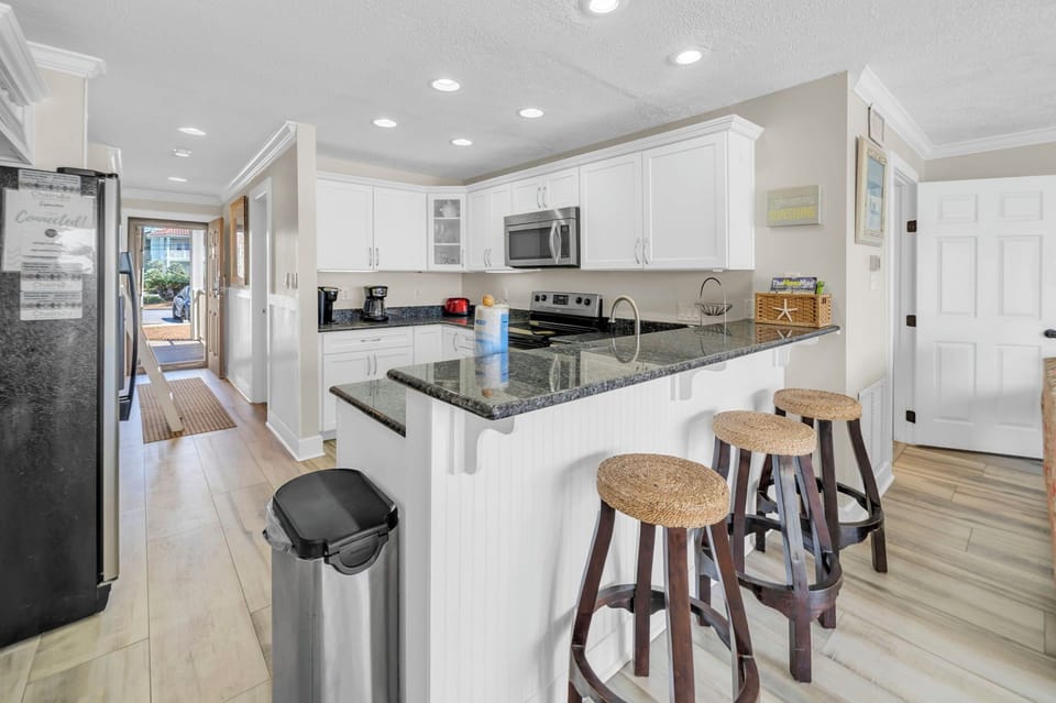 Eat-in bar seating