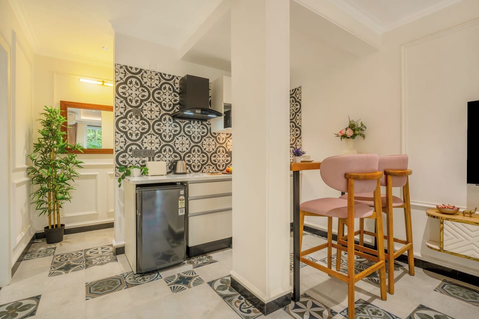 Apartment, 2 Bedrooms, Balcony | Dining