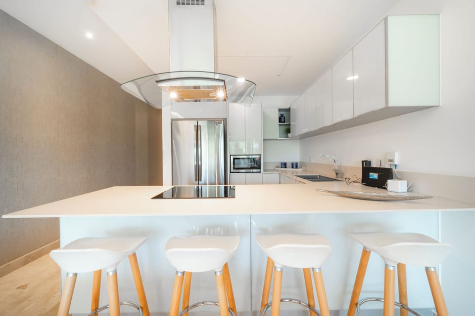 Comfort Condo, Balcony | Private kitchen