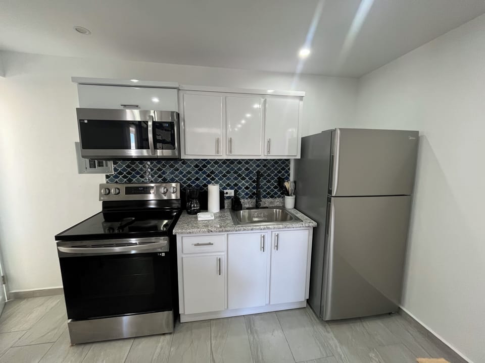 Deluxe Apartment, Ocean View | Private kitchen