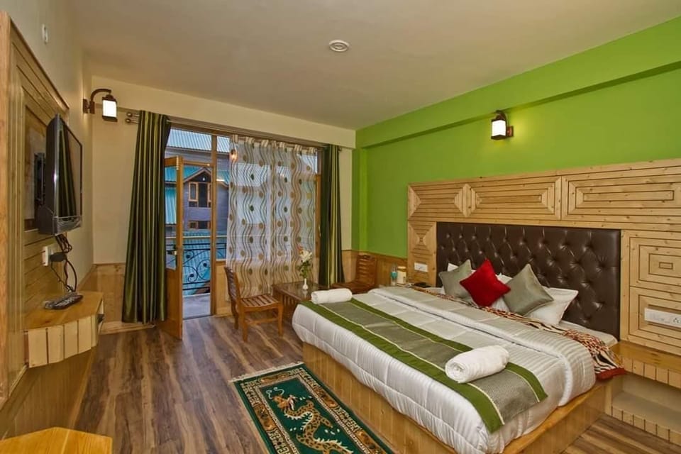 Deluxe Double Room, Balcony, City View | Free WiFi