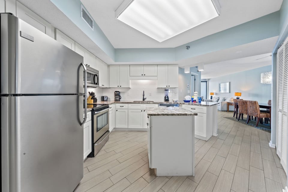 Signature Condo, 3 Bedrooms, Balcony, Beach View | Private kitchen | Fridge, microwave, oven, stovetop