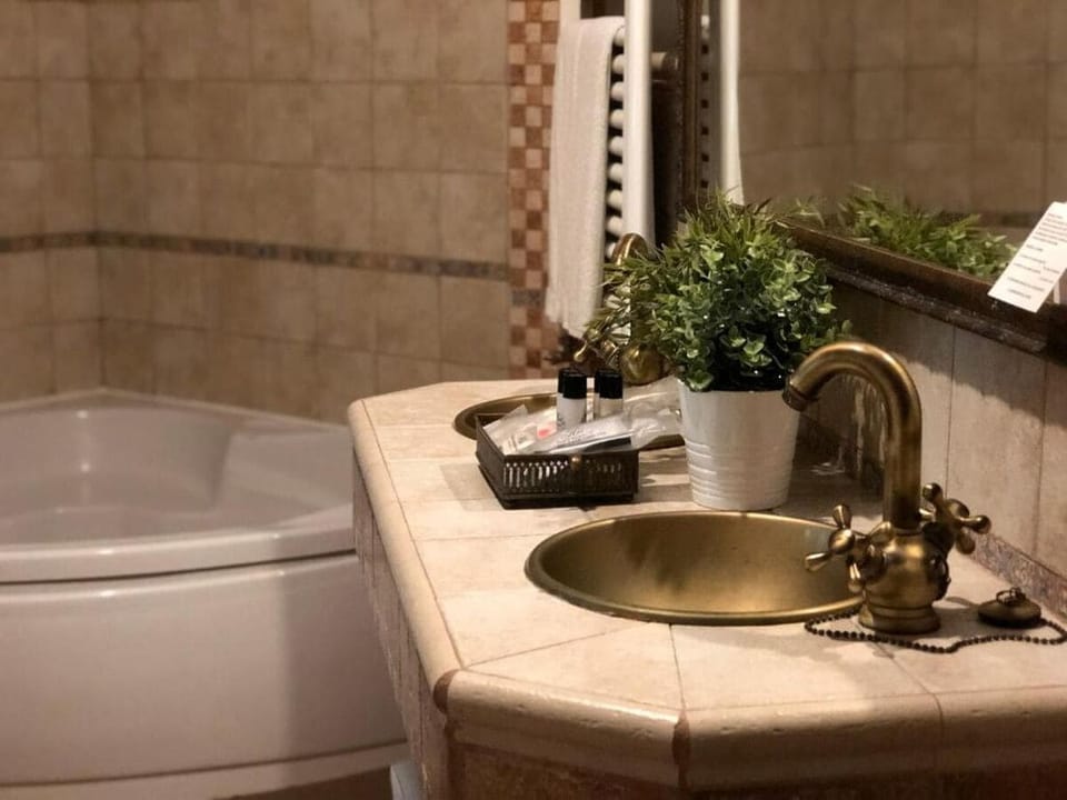 Junior Suite, Balcony, Mountain View | Bathroom | Shower, towels
