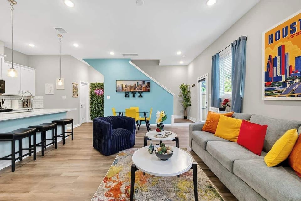 Living Area: Vibrant space with modern touches, perfect for relaxation and lively gatherings!