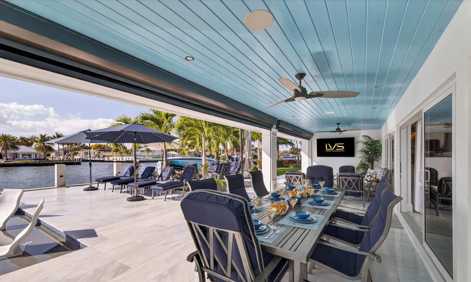 Patio with Smart TV & Alfresco Dining