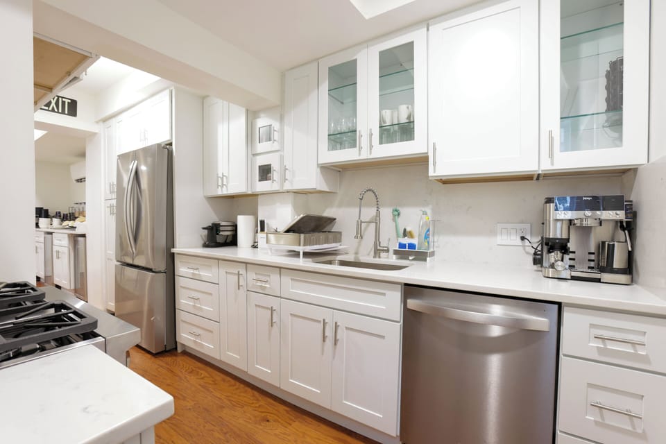 Superior Suite, City View | Shared kitchen facilities | Mini-fridge, microwave, oven, stovetop