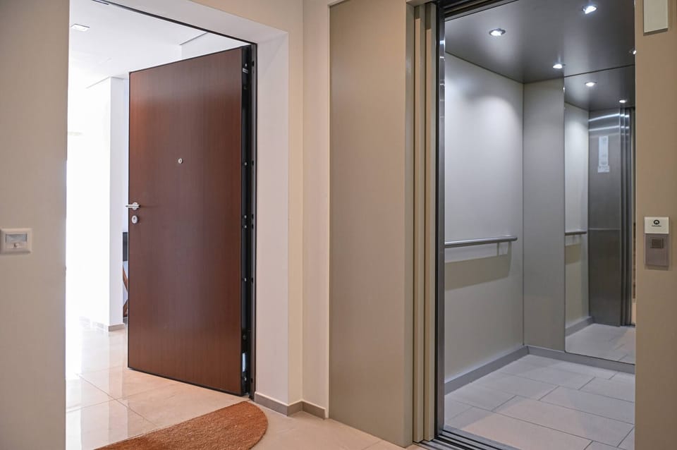 Apartment, 3 Bedrooms, Accessible, Balcony | Interior