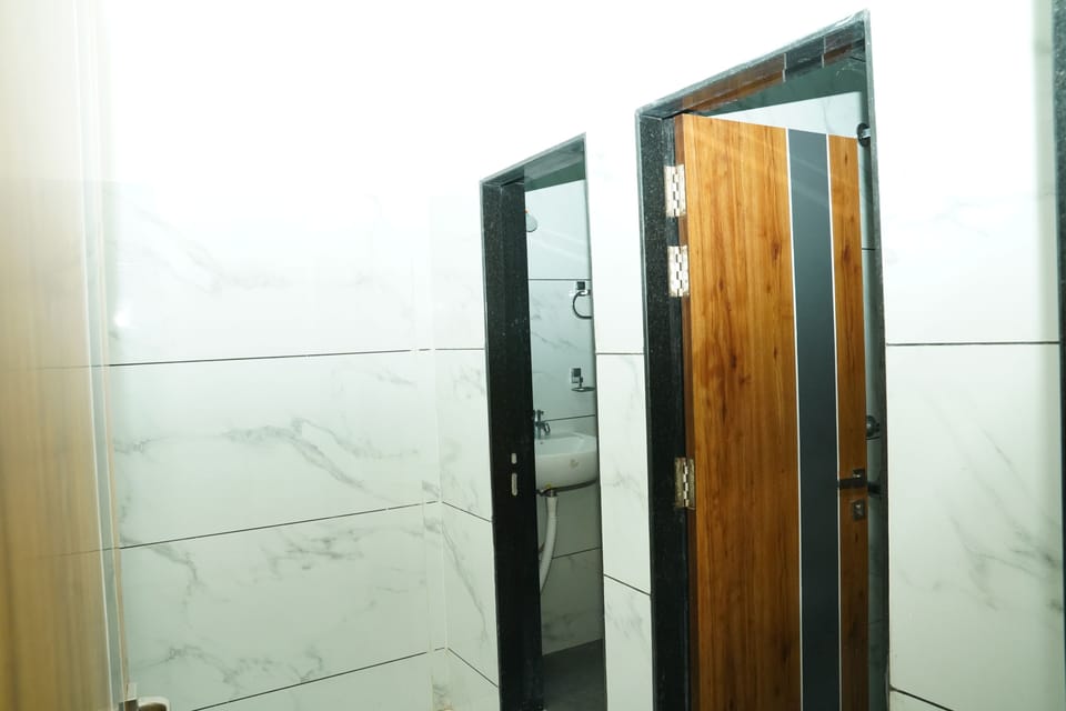 Deluxe Quadruple Room, Balcony | Bathroom | Towels, soap