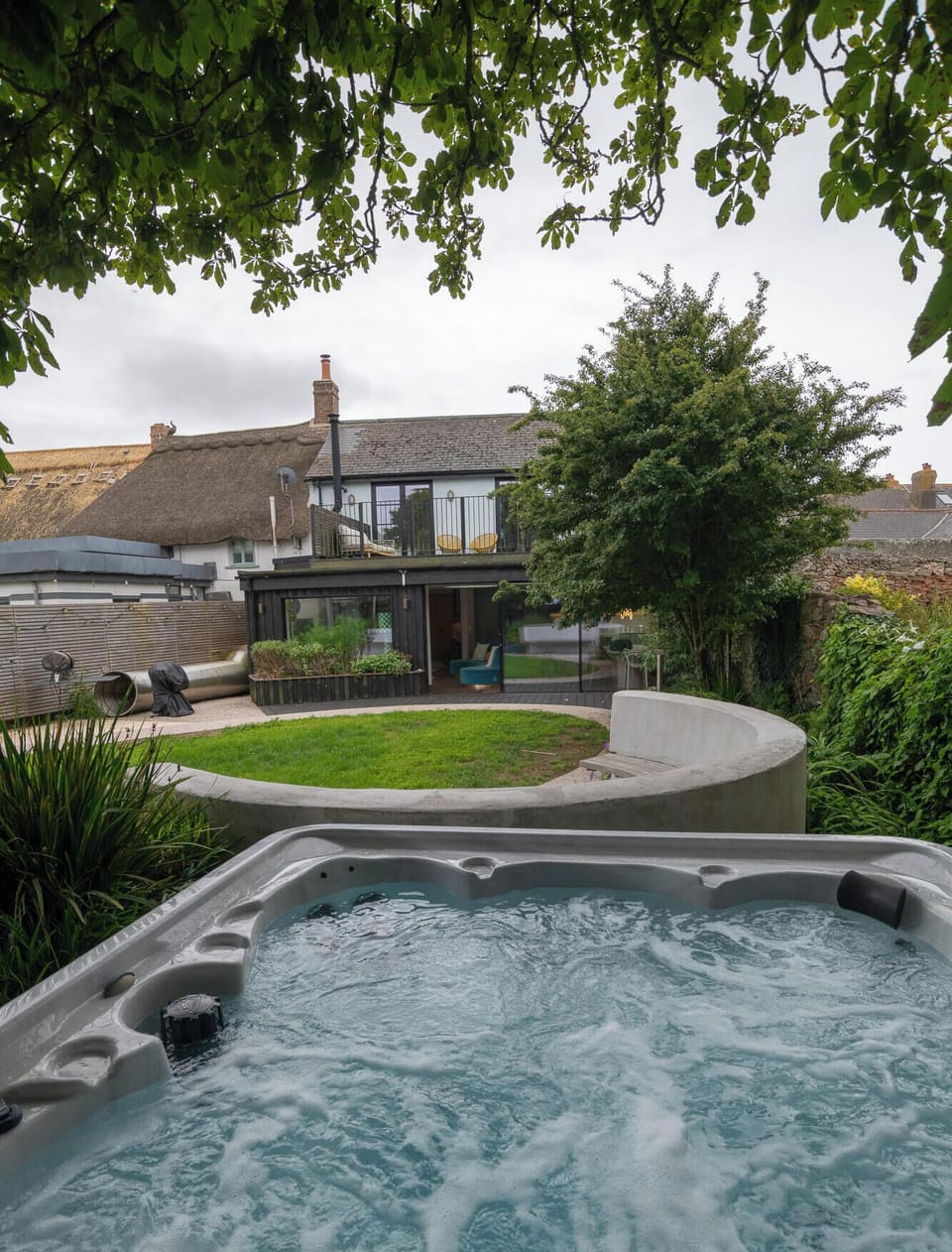 Outdoor spa tub
