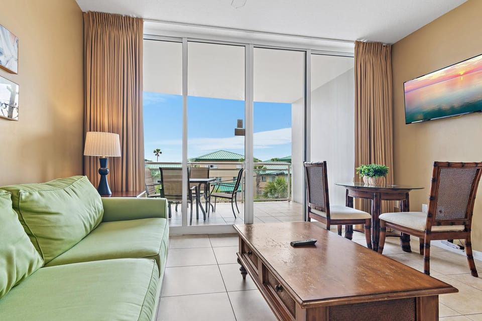 Condo, 1 Queen Bed with Sofa bed (Destin West V302) | Living area