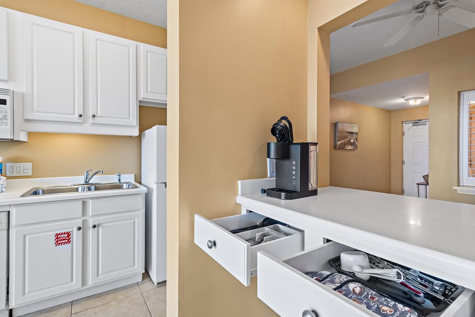Condo, 1 Queen Bed with Sofa bed (Destin West V302) | Private kitchen