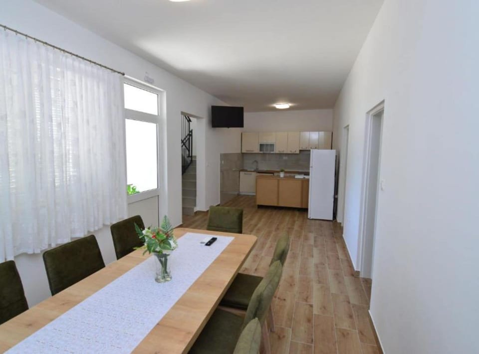 House (Four Bedroom Holiday Home with Terrac) | Private kitchen