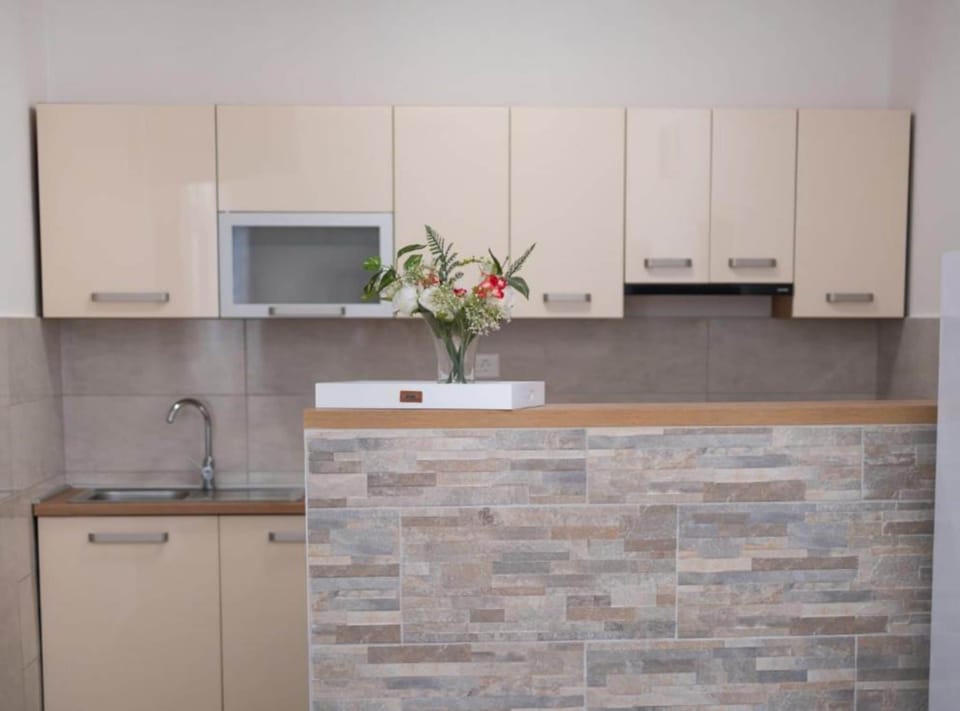 House (Four Bedroom Holiday Home with Terrac) | Private kitchen