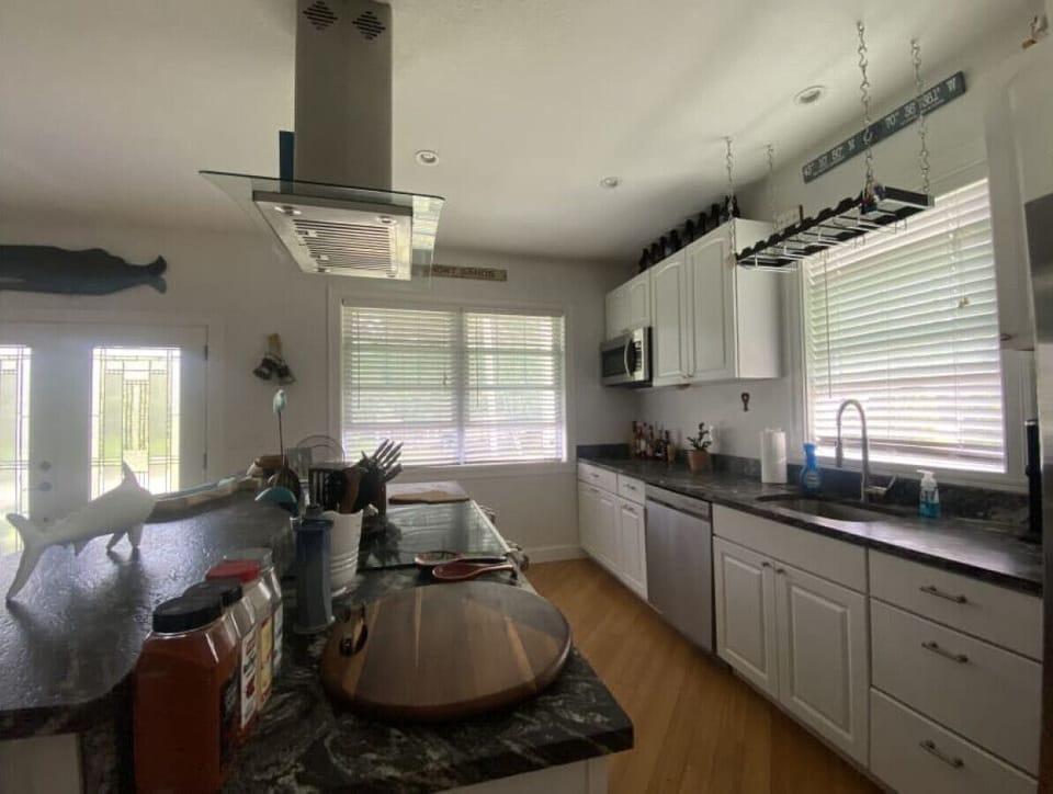 Kitchen | Granite Counters & Island | Stainless Appliances