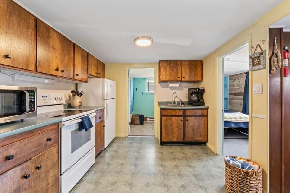 Kitchen | Vintage Cabinetry | Compact Layout