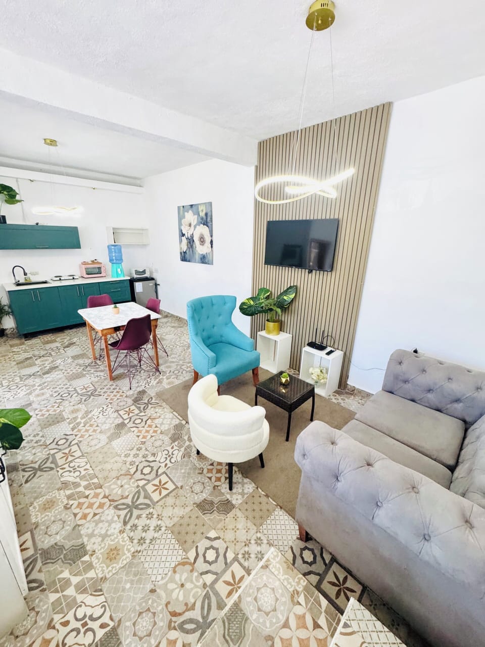 Classic Studio Suite, Patio, Lake View | Living area