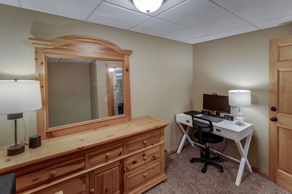 Extra Office & Dresser Space