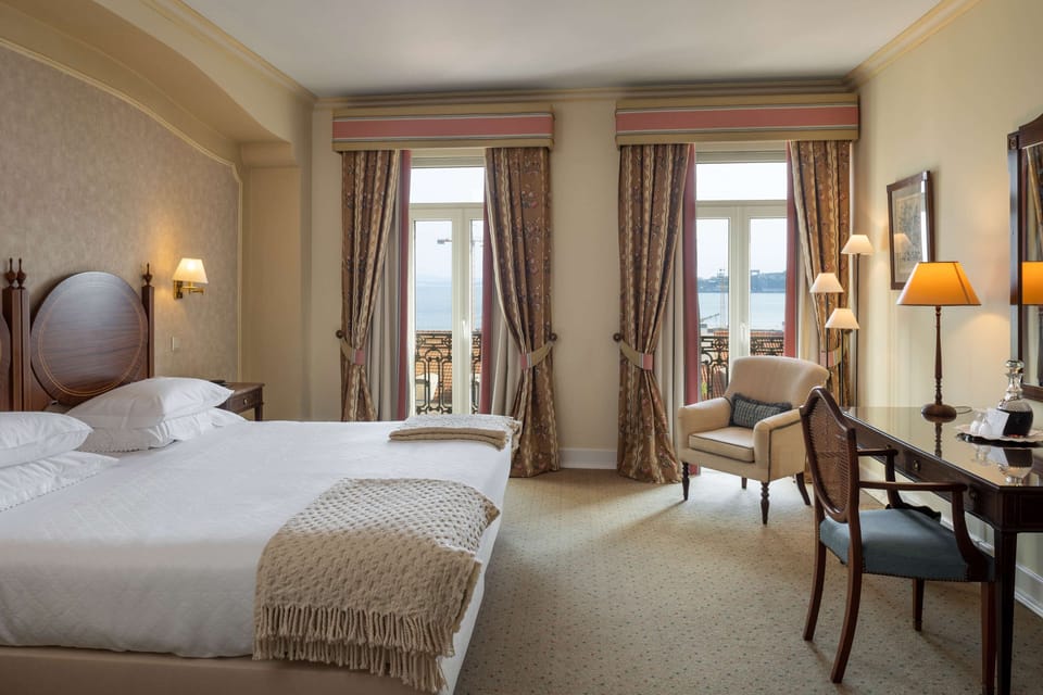 Junior Suite | In-room safe, individually decorated, desk, blackout drapes