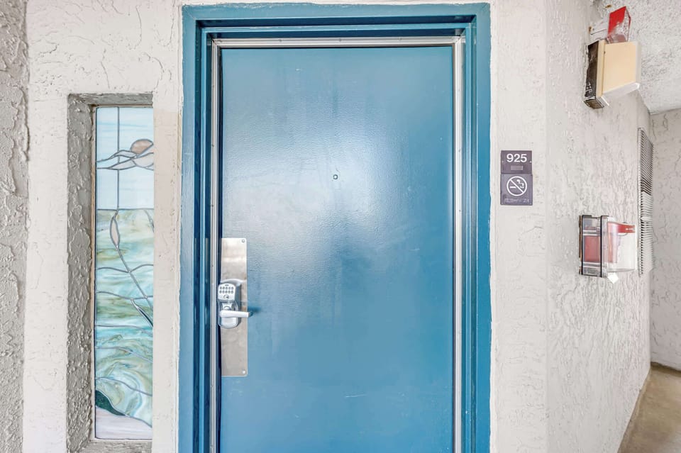Private Entry w/ Easy Access
