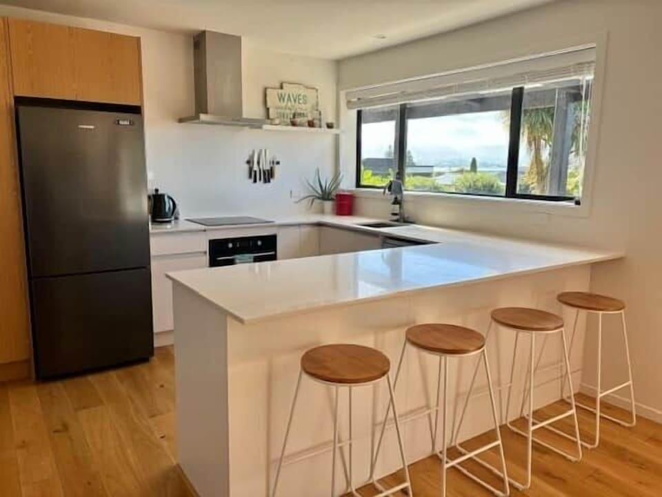 Modern, well-appointed kitchen