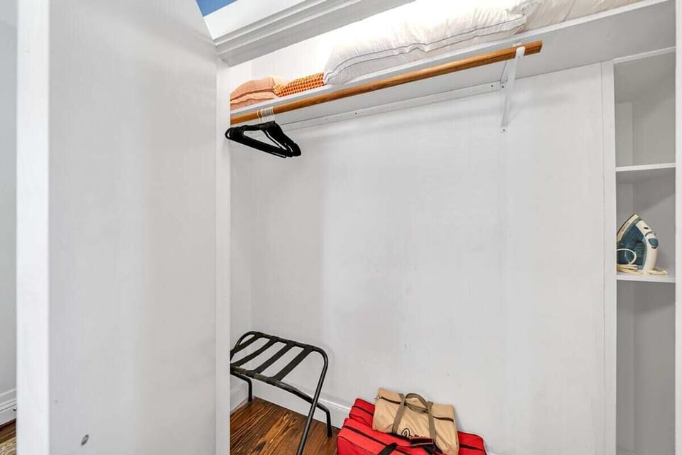 Storage Space: Perfect for organizing your travel essentials and keeping things neat!
