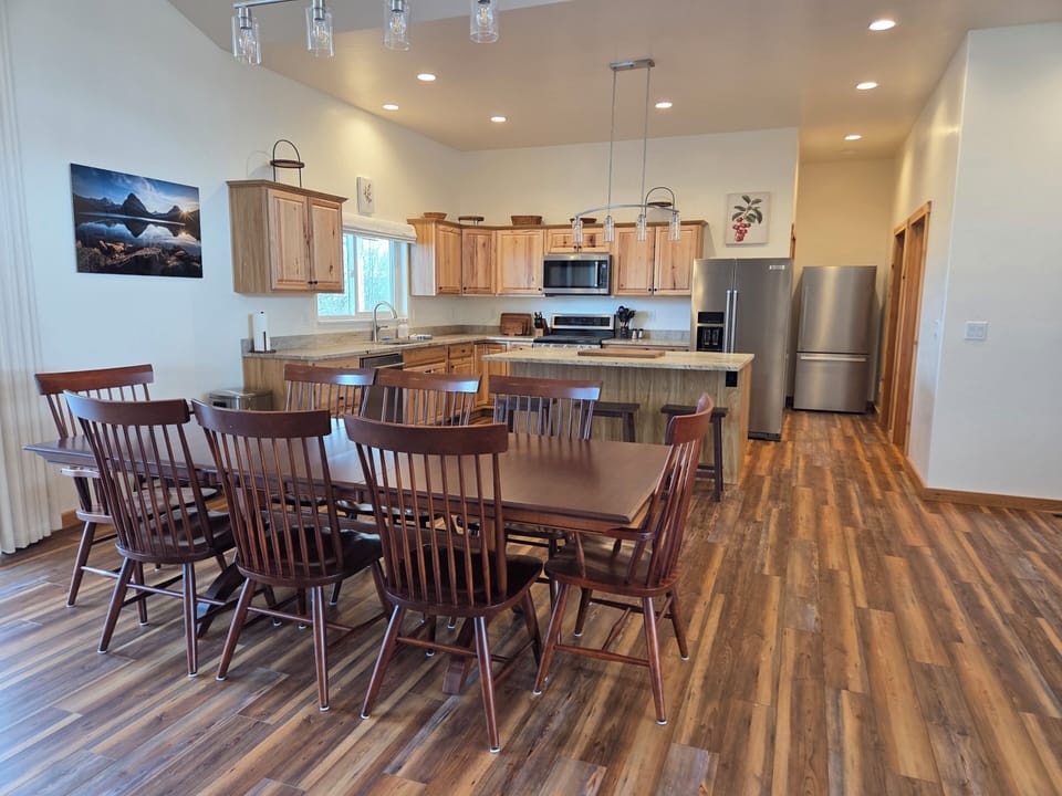 Fully supplied kitchen for family feasts - 2 refridgerators