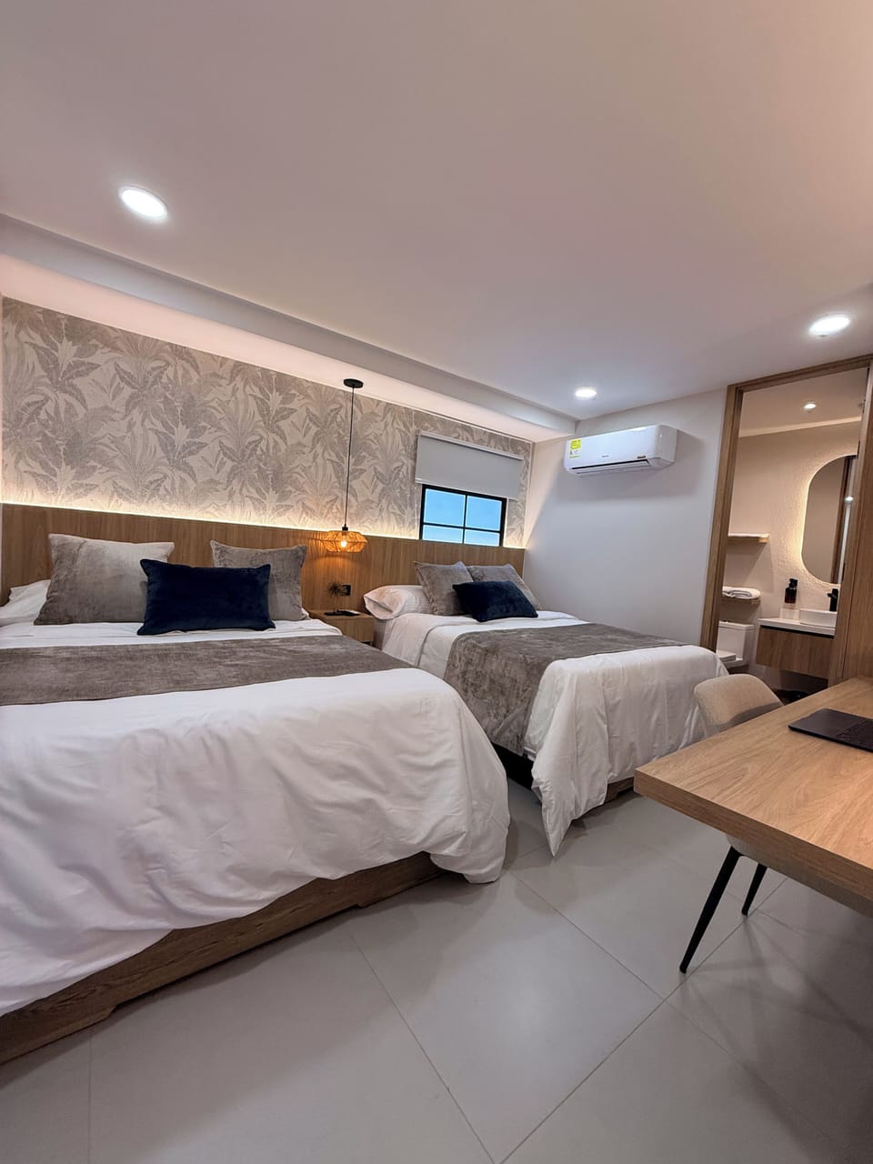 Basic Quadruple Room | In-room safe, free WiFi