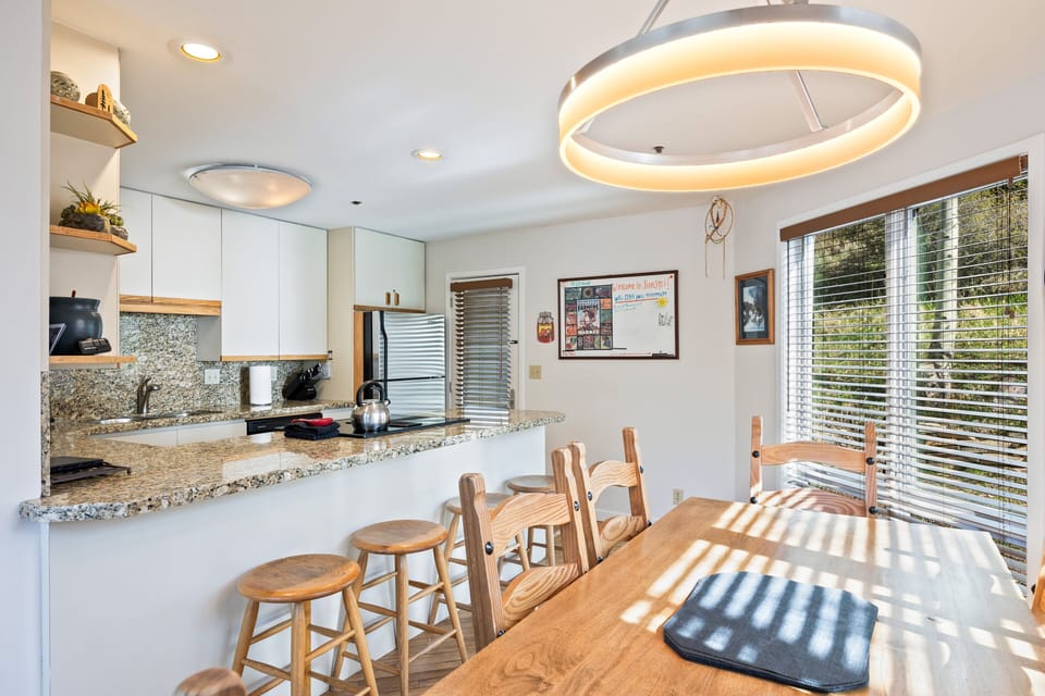 Open-concept kitchen and dining area with breakfast bar seating, perfect for casual meals and gathering.