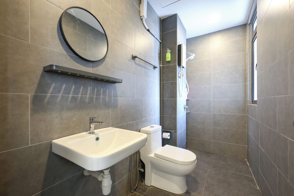Loft, City View | Bathroom | Slippers, bidet
