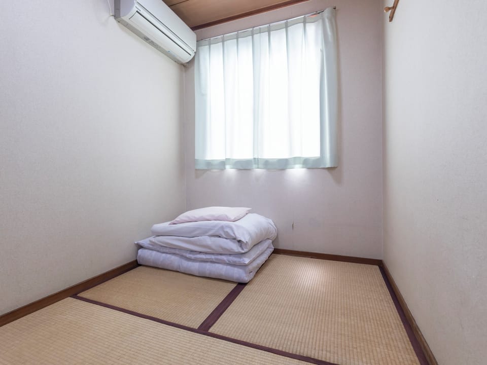 Japanese Style Single Room, Non Smoking, Shared Bathroom (For 1 person) | Iron/ironing board, free WiFi