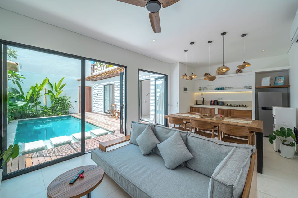 Family Villa, Pool View | Living area
