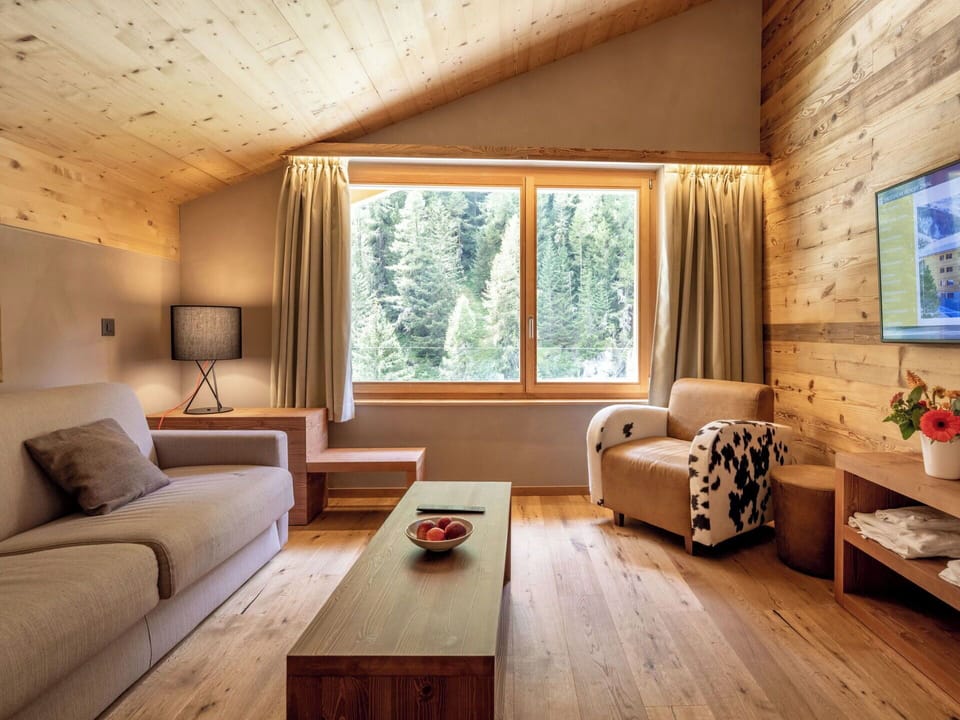 Wood, Interior Design, Home, Ceiling, Room, Wood Stain, Hardwood, Living Room, Apartment, Cottage