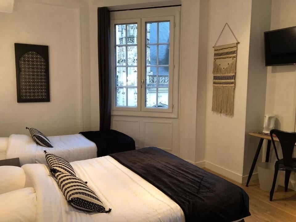 Family Triple Room, City View