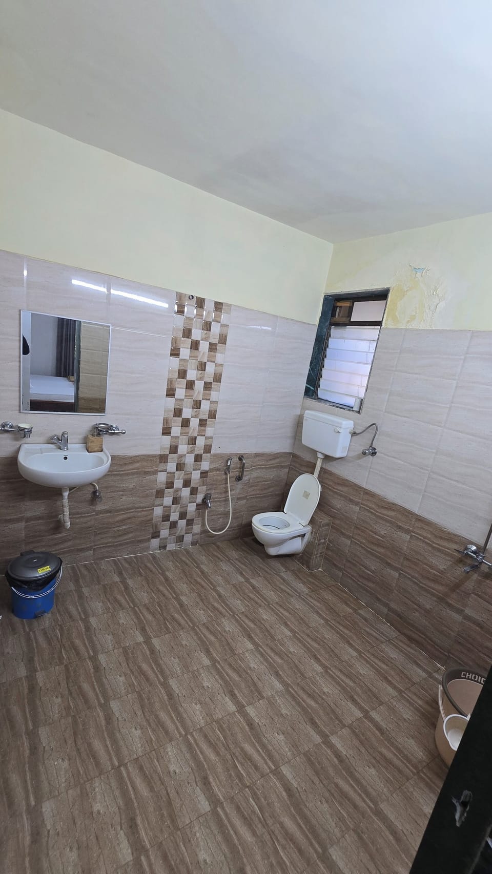Deluxe Studio Suite, Mountain View | Bathroom | Shower, free toiletries, towels, soap