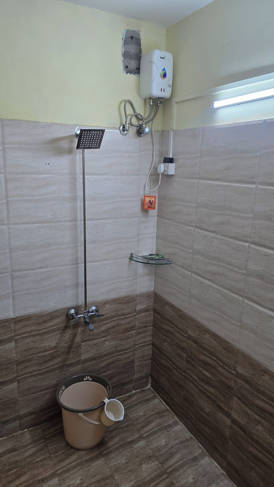 Luxury Studio Suite | Bathroom shower
