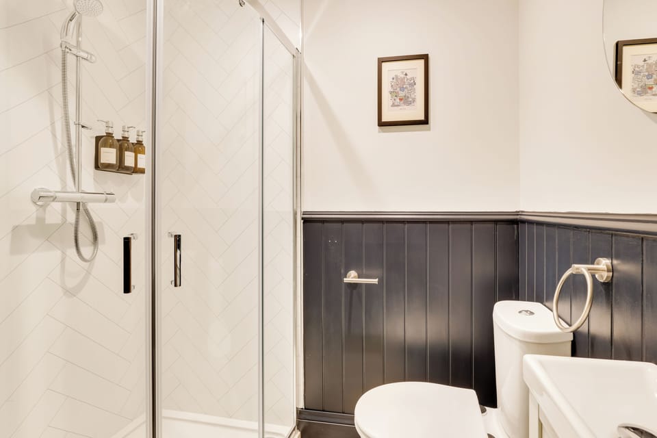 Double Room | Bathroom | Shower, free toiletries, towels, soap